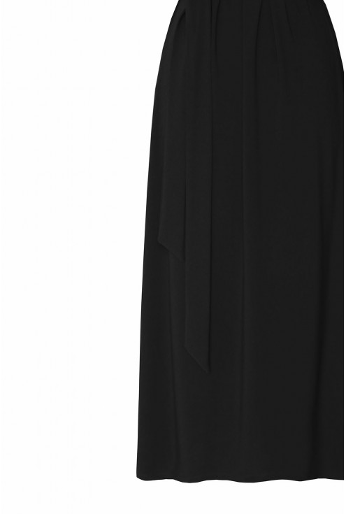 Czarna sukienka z kopertowym dekoltem plus size