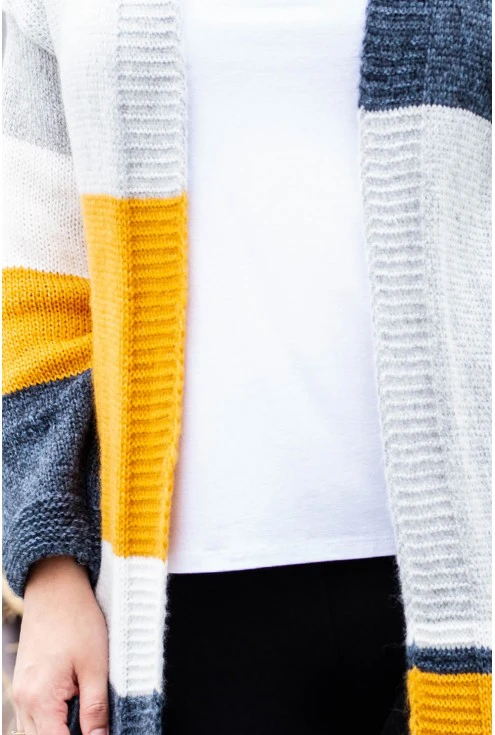 Sweterek w kolorowe pasy