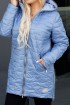 Jasnoniebieska długa kurtka pikowana z kapturem - Scarlett