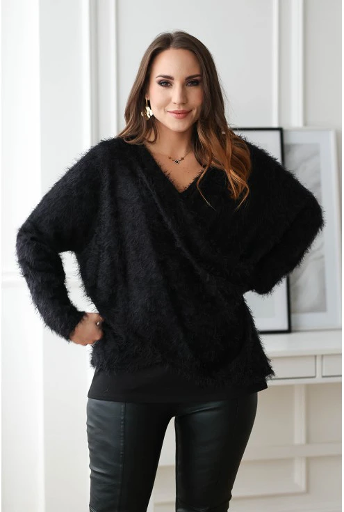 czarny sweter z kopertowym dekoltem duże rozmiary