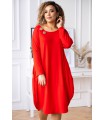 Czerwona sukienka z ozdobnymi kółkami - Vogue