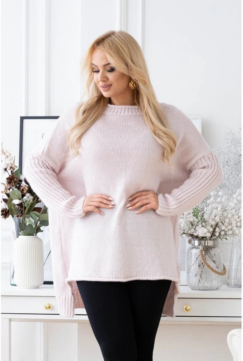Pudrowo-różowy sweter z obniżoną linią ramion