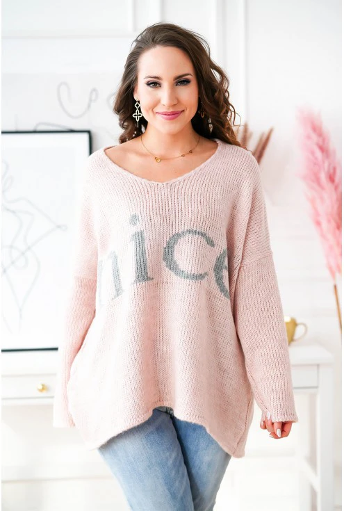 sweter oversize z modnym napisem