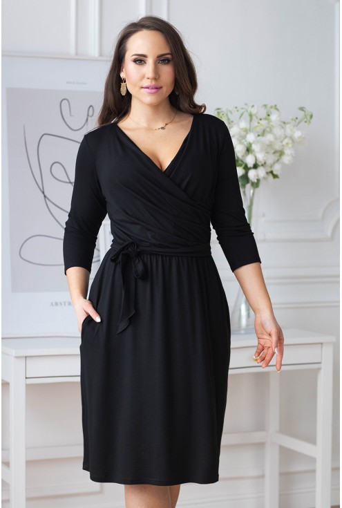 czarna sukienka z kopertowym dekoltem plus size