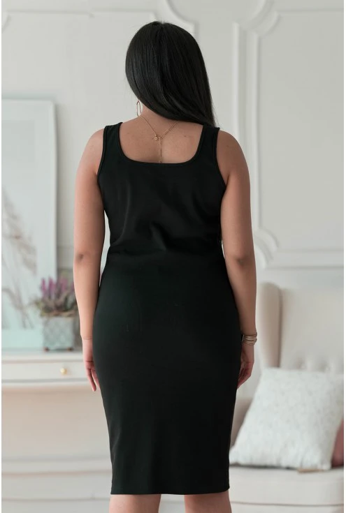 Czarna sukienka z prążkiem plus size