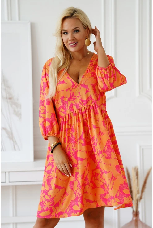 różowa sukienka w pomarańczowy wzór