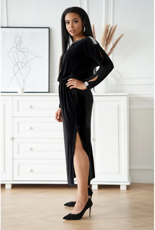 czarna długa sukienka ze zmysłowym rozcięciem - duże rozmiary