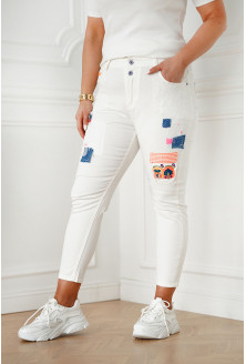 Białe jeansy z ozdobnymi naszywkami - Biance