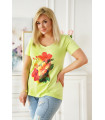 Limonkowy t-shirt plus size z krótkim rękawem - wzór czerwone kwiaty - SASHA