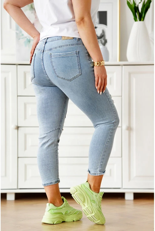 dopasowane jeansy xxl z modnnymi naszywkami