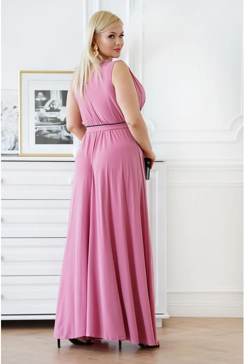 różowa długa sukienka w dużych rozmiarach