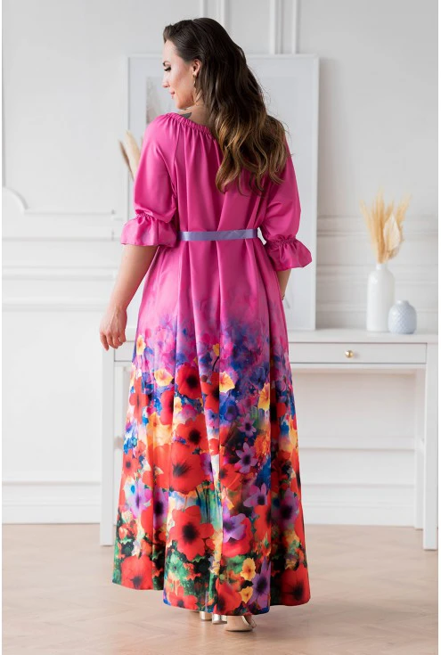 Tył różowej sukienki maxi z kwiatowym dołem - PANDORA