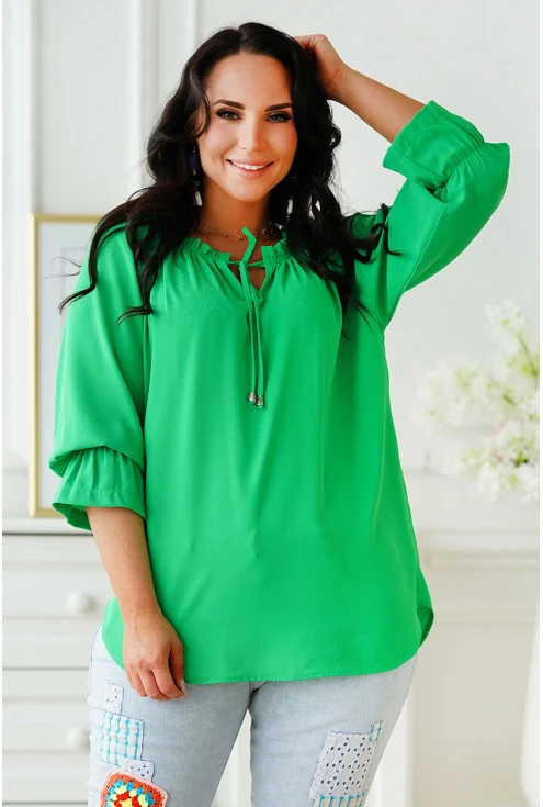 Zielona bluzka z wiązaniem na dekolcie