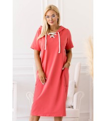 Koralowa sukienka plus size z wiązaniem na dekolcie - Siena
