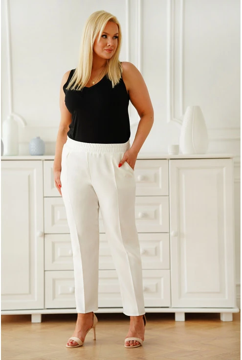 Kremowo-białe spodnie w dużych rozmiarach