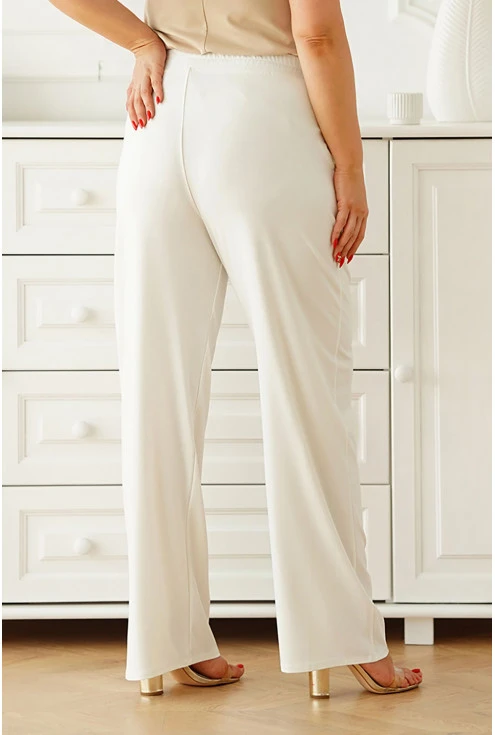 białe materiałowe spodnie xxl z luźną nogawką