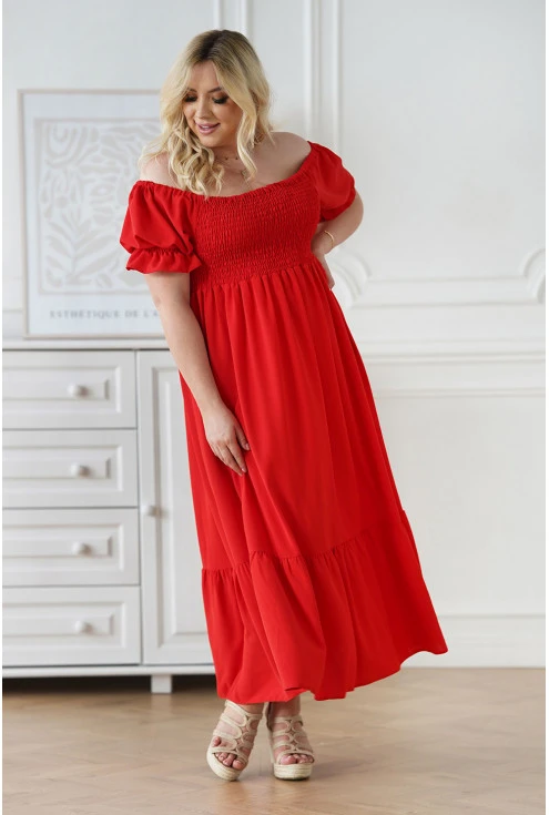 czerwona sukienka z gumeczkami