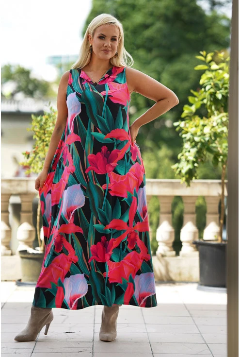 sukienka w kwiatowy wzór o długości maxi
