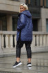 Długa pikowana jesienna kurtka z kapturem w kolorze ciemnego jeansu - Kaila