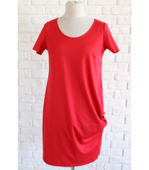 Czerwona sukienka z marszczeniami na boku - CLARA krótki rękaw