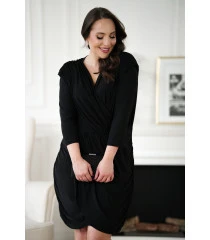 Czarna sukienka z drapowaniem materiału i poduszkami na ramionach - Vicky