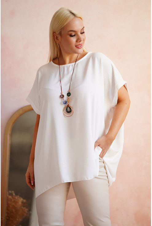 stylowa biała bluzka oversize w dużych rozmiarach