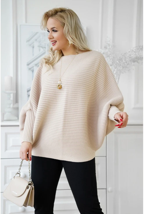Jasnobeżowy sweter plus size