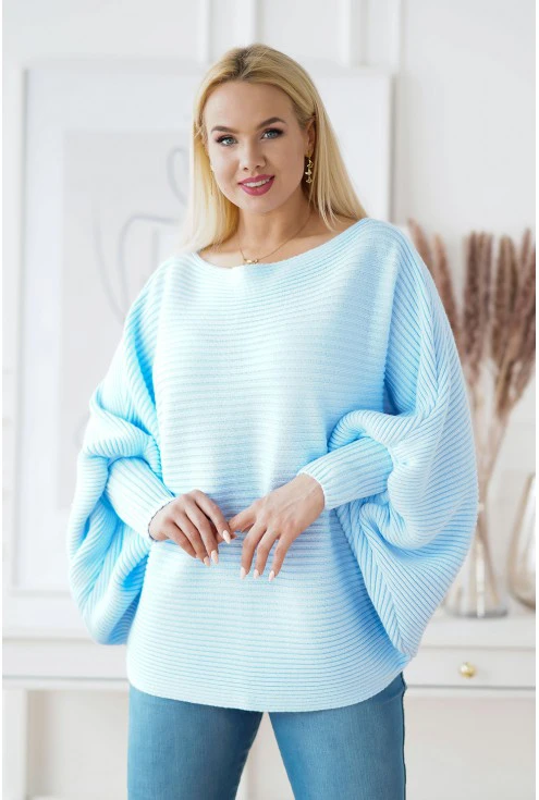Błękitny sweterek z poziomym splotem
