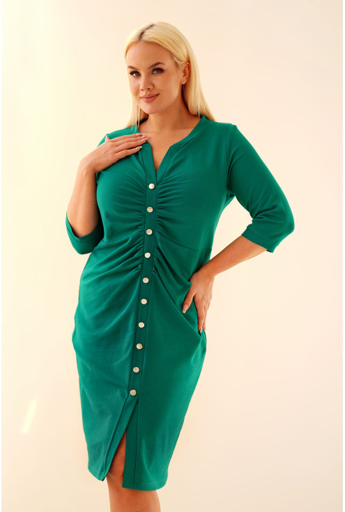 Zielona sukienka ze złotymi guziczkami i marszczeniem plus size XL-ka.pl