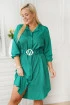 Koszulowa sukienka z ozdobnym paskiem i rękawem 3/4 - w kolorze zielonym - Erike II