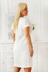 Biała wizytowa sukienka z ozdobnym łańcuszkiem w talii i kopertowym dekoltem - Rosa