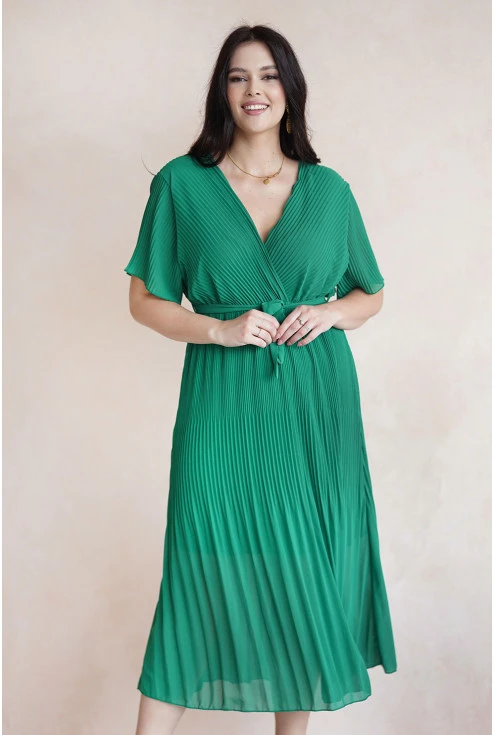 zielona sukienka xxl z wiązaniem w pasie
