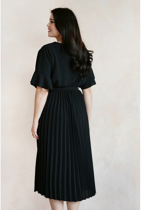czarna sukienka z kopertowym dekoltem xxl