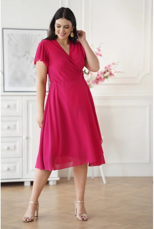 Modna różowa sukienka w rozmiarach XXL i XXXL - idealna dla kobiet w dużych rozmiarach