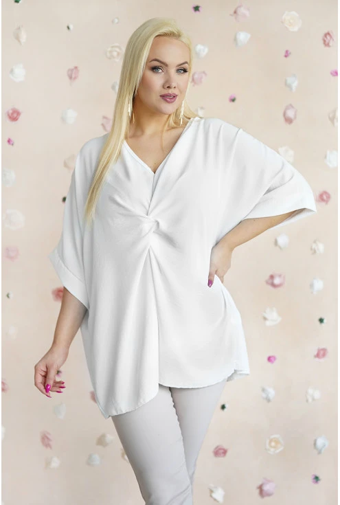 Biała oversizowa bluzka plus size