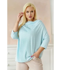 Luźny jasnoniebieski sweterek z wytłaczanym wzorem i z rękawkiem 3/4 - Clarissa