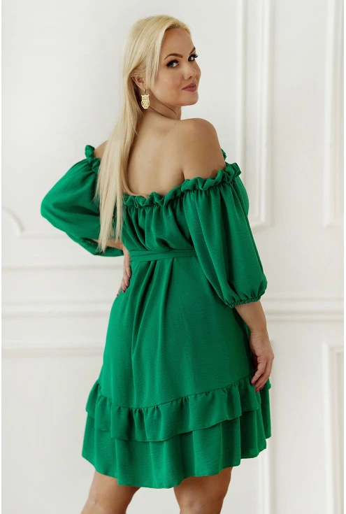 zielona sukienka plus size z falbanką