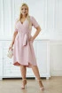 Rozkloszowana sukienka z wiązaniem - w kolorze pudrowego różu - Senli