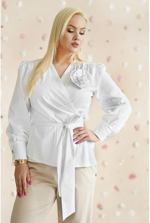 biała koszula do pracy XXL z modnym wiązaniem