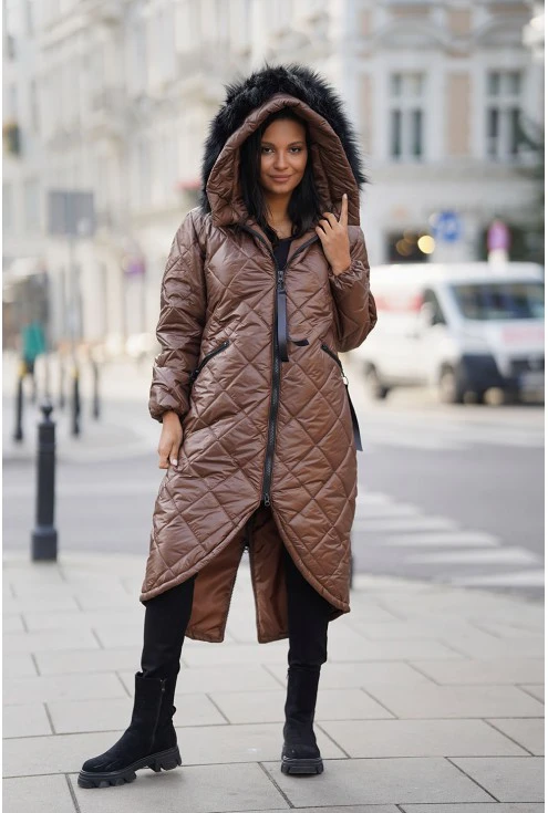 Czekoladowy pikowany płaszcz plus size Monasou