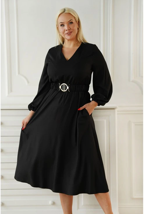 Czarna sukienka z paskiem Monasou plus size