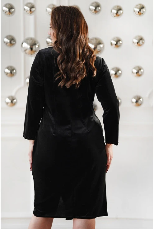 czarna wygodna sukienka z weluru w dużych rozmiarach