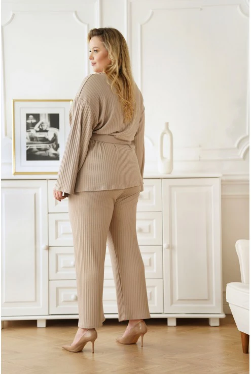 Beżowy prążkowany komplet damski (bluzka i spodnie) - Debra SIZE ++