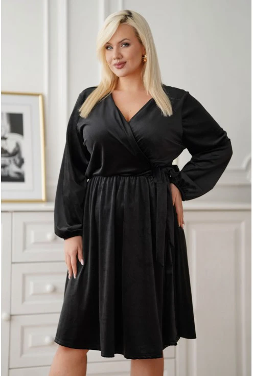 Czarna aksamitna sukienka z wiązaniem w dużych rozmiarach Monasou