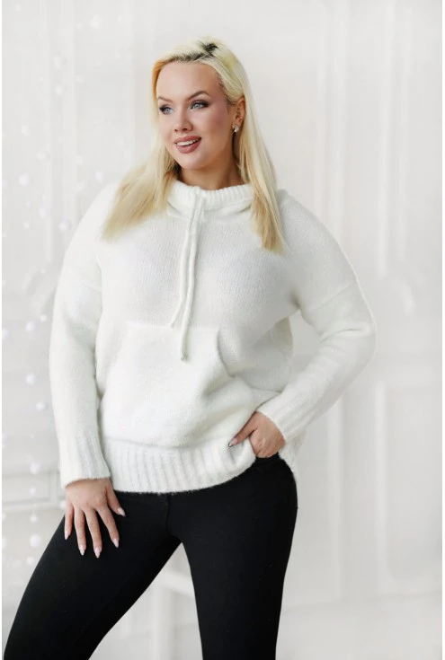 Śmietankowy ciepły sweter z kapturem i kieszeniami plus size monasou