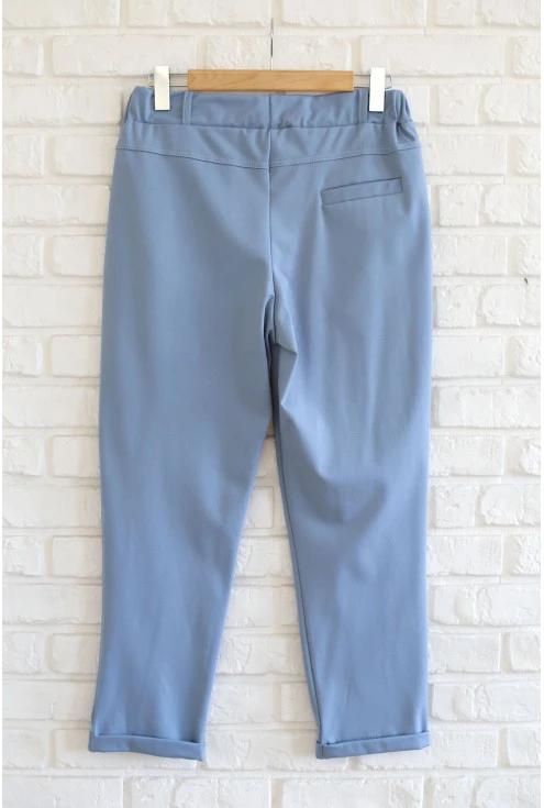 Jasnoniebieskie materiałowe spodnie cygaretki plus size