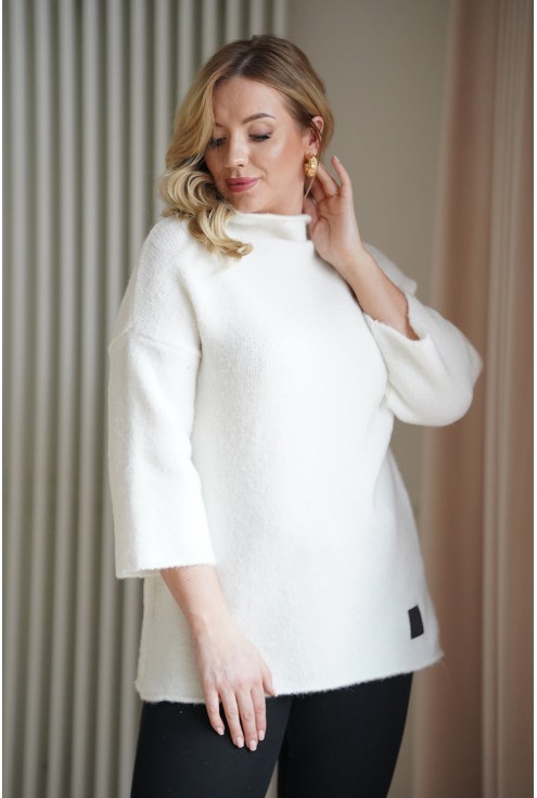 Biały ciepły sweter z półgolfem plus size Monasou.pl