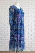 Sukienka w kolorowy wzór z falbanką - Atalina