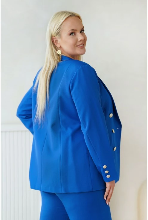 Tył eleganckiego chabrowego garnituru damskiego w rozmiarach plus size