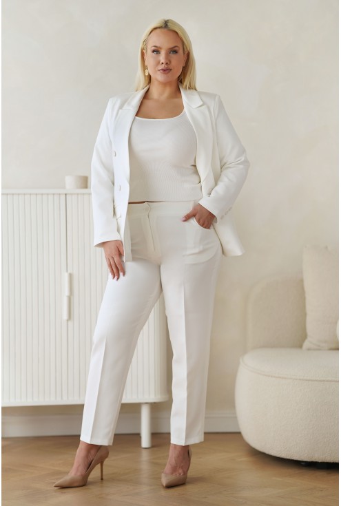 Biały elegancki garnitur z dwurzędową marynarką w dużych rozmiarach dla kobiet Monasou.pl